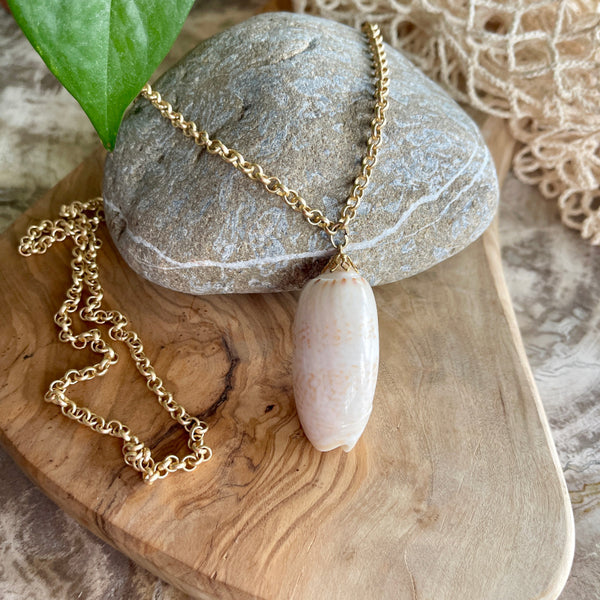 White Seashell Gold Chain Pendant Necklace